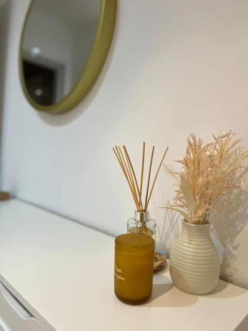 Modern 2 Bed Apartment With Free Parking And Netflix Dawley Eksteriør billede