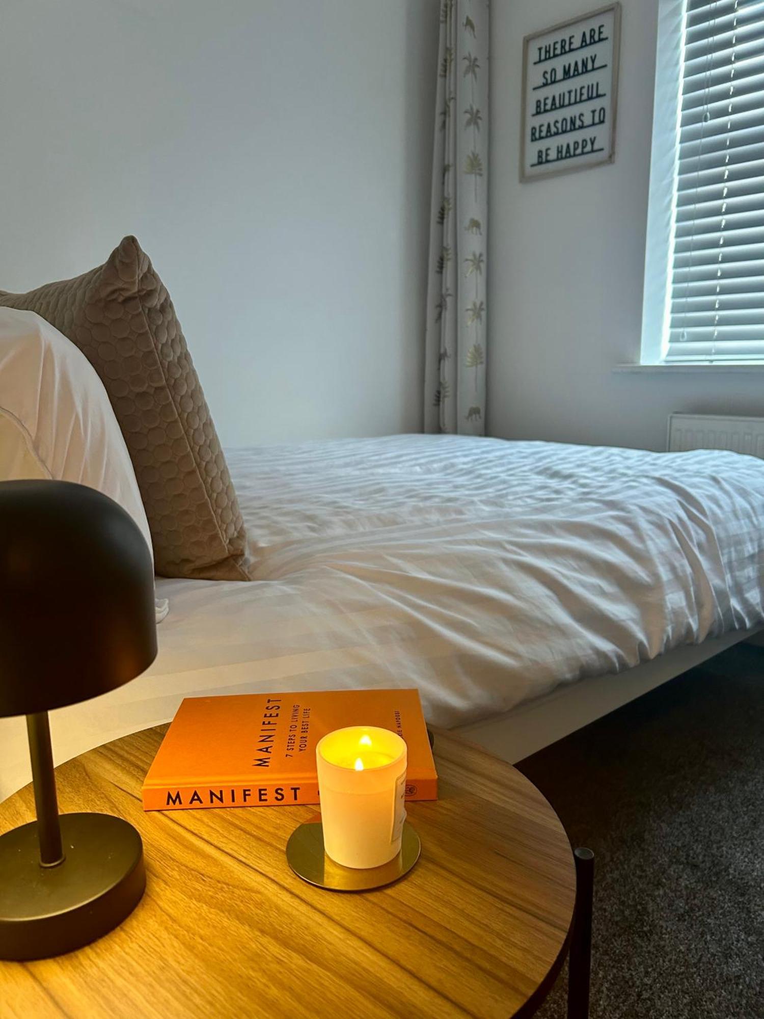 Modern 2 Bed Apartment With Free Parking And Netflix Dawley Eksteriør billede